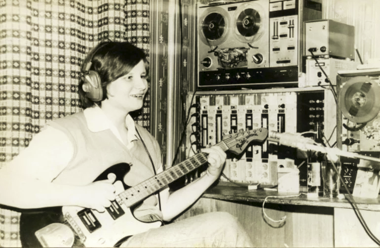 Перввя студия.